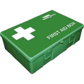 Gr�n f�rstehj�lpskasse med indhold.